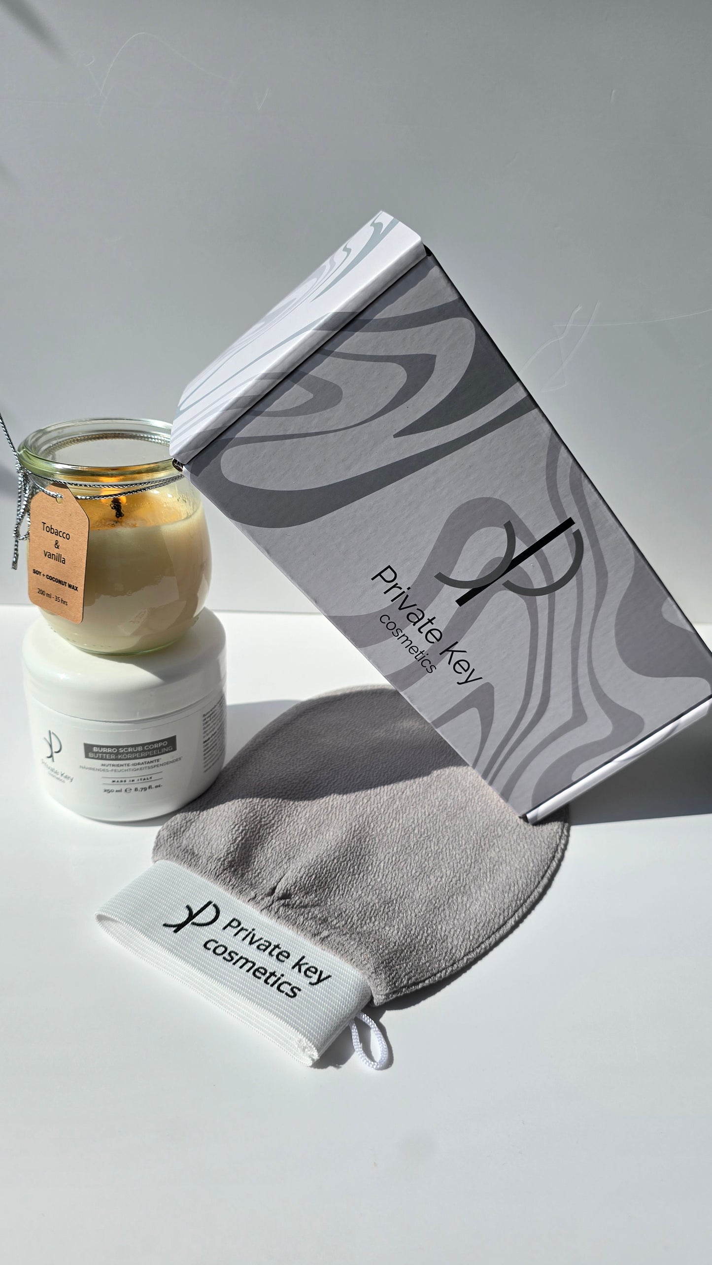 Kleine Spa Geschenkkorb | Selbstpflege-Box | Wellness Hautpflege-Set | Scrub & Kerze