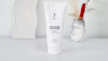 Private Key feuchtigkeitsspendende Körpercreme in der 200-ml-Tube