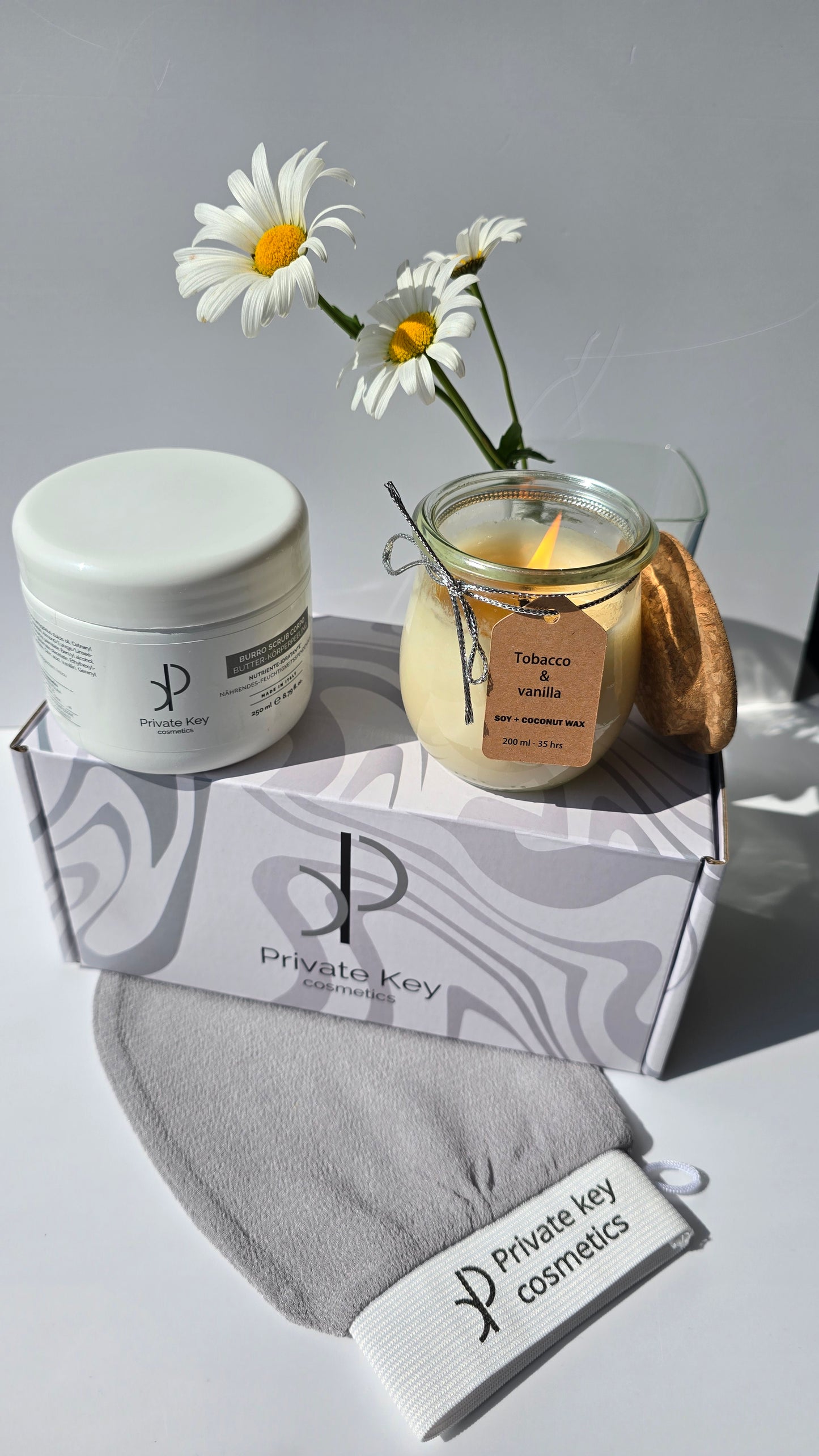 Kleine Spa Geschenkkorb | Selbstpflege-Box | Wellness Hautpflege-Set | Scrub & Kerze
